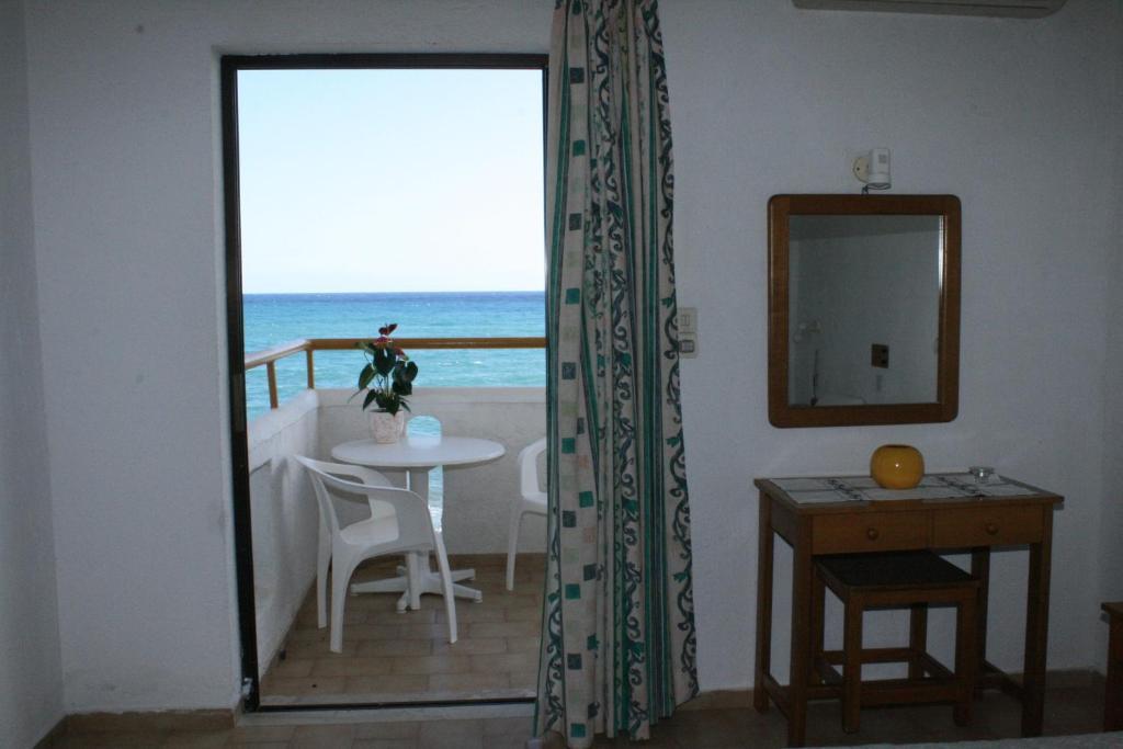 Blue Bay Apartments Hersonissos  Bilik gambar